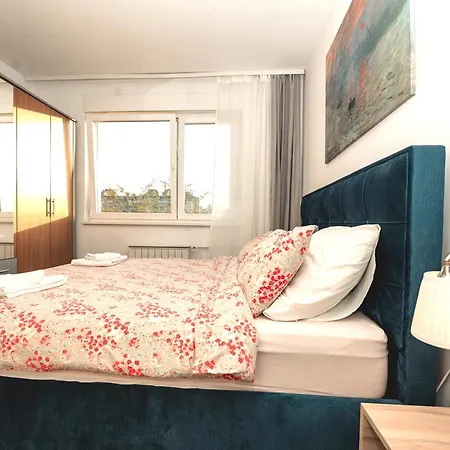 Lux/boutique At Arena Apartment *