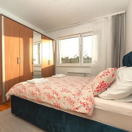 Lux/boutique At Arena Apartment *