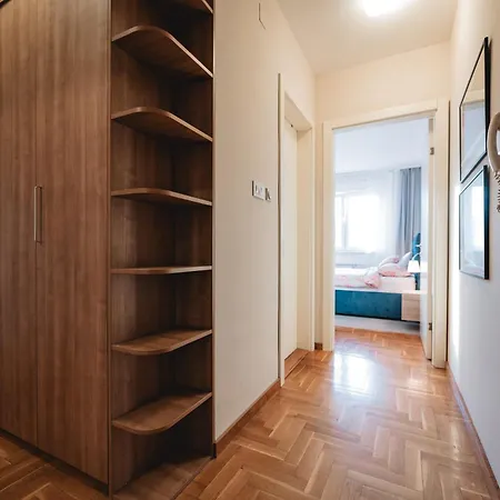 Lux/boutique At Arena Apartment *